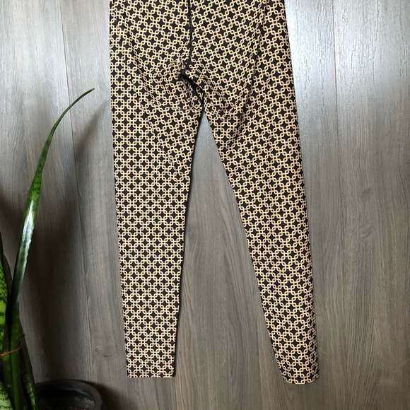 Patterned High Waist Leggings - Picture 11 of 11